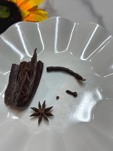 Identify these spices.. Name them according to how I dropped them and traditional names are also allowed | Foodies & Spice