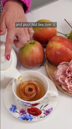Surprise your guests with an apple rose – a unique way to serve tea!