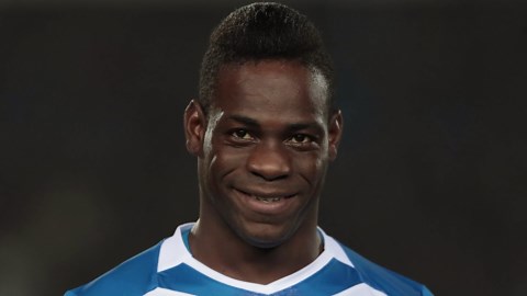 Mario Balotelli, terminato il percorso di volontariato a Brescia: reato estinto dopo l'incidente in auto, il rifiuto dell’alcoltest e il ritiro...