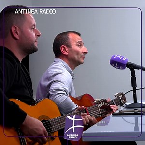 "Gatlato" en hommage à Djamel Allam sɣur Tarbaεt n Kherrata sur Antinea radio Interprète : Youcef Issaoun Guitare : Youcef Issaoun Guitare arpège : Heraoui Kiki Guitare accompagnement : Alliouat Abderaouf Percussion ( bandir) : Issaoun Boualem | Antinéa