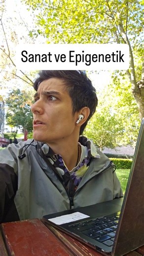 Dr. Aykırı Akademisyen | Genetik Bilimci ve Eğitmen on Instagram: "Sanat, Müzik ve Epigenetik: Duygular Hücrelere Yazılabilir mi? 🎶 🔬 Zararlı çevresel faktörlerin — stres, toksinler, yetersiz beslenme, sigara, alkol, yalnızlık — DNA’mızda epigenetik izler bıraktığını artık biliyoruz. Bu izler, genlerimizin nasıl çalışacağını etkileyerek depresyondan obeziteye pek çok hastalığa zemin hazırlayabiliyor. Peki ya pozitif deneyimler? Güzel bir tabloya bakmak, müzik dinlemek ya da bir tiyatro oyunund