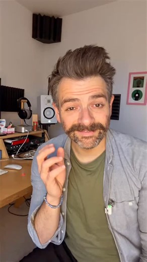 Does your guitar cable actually change your tone? I’ve always sworn that coiled cables have a vibe straight cables can’t touch… so I finally put it to the test. A regular straight lead vs. the @voltagecableco coiled cable. The difference is subtle, but the coiled cable brings out this slightly warmer, more natural voicing—like the guitar settles into a more authentically vintage place in the mix. And honestly… this cable just feels great to play through. What about you—can you hear a difference,