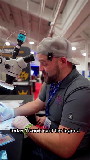English will follow Salut ! Aujourd’hui, Jo va inspecter une carte des plus iconiques, celle de Mr Hockey Gordie Howe ! Bon visionnage ! Avez-vous cette carte dans votre collection? Dites-le nous !🙂 ___ Hi! Today, John will inspect one of the most iconic cards, that is Mr Hockey Gordie Howe! Good viewing! Do you have this card in your collection? Tell us! 🙂