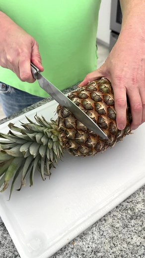 How to slice a pineapple using the diagonal method of cutting. | Planet Nature