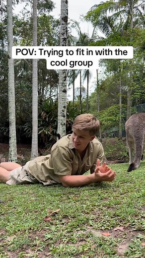 HEY GUYS, DON’T MIND ME… RELATABLE MOMENT “Hey guys, don’t mind me… so uh, where you from originally?” 😅🥹 That awkward moment we’ve all had—who else relates? 👀👇 | Forever Steve’s Kids