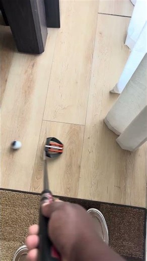 One handed putting practice with new putter. #golf