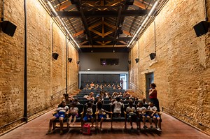 Da Praça Cinema / Arquipélago Arquitetos