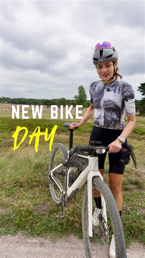 Sherry on Instagram: "New bike day! ✨Meet my @rose_bikes Backroad Unsupported edition…. This machine is packed with features I’ve never seen before 1. Integrated Fidlock bags: top tube and frame 2. Integrated SON dynamo hub 3. Full @supernova__design lighting system front and rear 4. USB-C spacer charging port 5. Frame compartment including a tool bag 6. Integrated power bank that charges from the dynamo while still running the lights 7. Tyre clearance up to 53 millimeters for mud and bigger adv