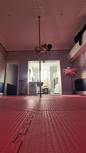 Static combo drop 🤩😜🤩 #pole #bordeaux #talence #polesport #poledance