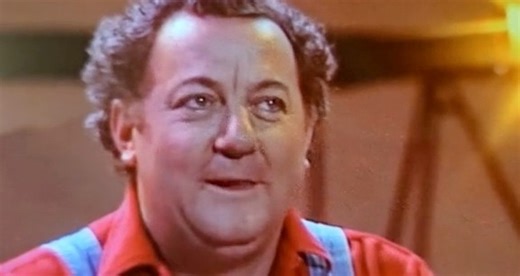 COLUCHE - MINISTRE DE RIEN | Coluche