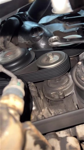 Noise from the Toyota V6 tensioner pulley #toyota #tensionerpulley #mechanic #engine #autoparts