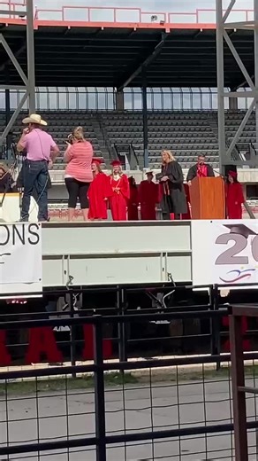 Fun Ideas for Walking Graduation | 10/10 Recommended Activities