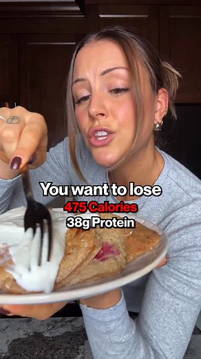 RASPBERRY PROTEIN PANCAKES w/ LEMON CREAM CHEESE FROSTING (No protein powder!) I needed something cozy and this hit! Recipe: -40g rolled oats (blended into flour) -salt -1/2 tsp baking powder -cinnamon (hit er from the back) -monkfruit (drops or powder) -80ml cottage cheese -1 egg -80ml egg whites -splash vanilla -50g raspberries -80gm 0% greek yogurt -15g light cream cheese -squeeze of lemon Batter: Combine dry ingredients. Blend the wet ingredients and combine. Let the batter sit for 5-10 min