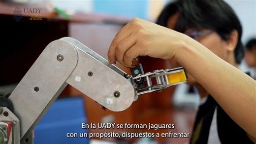Universidad Autónoma de Yucatán on Instagram: "¿Te apasiona la tecnología y resolver problemas con creatividad? La Licenciatura en Ingeniería en Ciencias de la Computación de la UADY te forma para diseñar, desarrollar y optimizar soluciones digitales que transforman la forma en que vivimos y trabajamos. A lo largo de la carrera adquirirás bases sólidas en programación, sistemas, análisis de datos y desarrollo de software, con amplias oportunidades de inserción laboral en sectores como tecnología