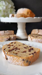 Banana Chocolate Cake Recipe 🍫🤍 A banana cake that’s not only wonderfully moist but also brings little moments of happiness with delicate chocolate chips 🥰 📝 Ingredients: • 100 g soft butter (about 1/2 cup) • 2 small ripe bananas • 70 g brown sugar (about 1/3 cup) • 2 eggs (size M) • 180 g all-purpose flour (about 1 1/2 cups) • 1 tsp baking powder • 75 g chocolate chips (about 1/3 cup) 🤍 Instructions: 1. Preheat the oven: Preheat the oven to 180°C top/bottom heat (160°C fan). Grease a loaf 