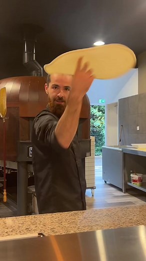Quand jongler avec une vraie pâte à pizza devient ta spécialité 😂
