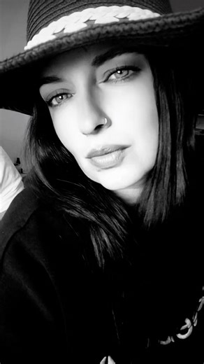 🌹M.Eve.OneAndOnly🌹 (@m.eve.oneandonly)’s videos with origineel geluid - Robyn | Ruby Darkrose 🌹