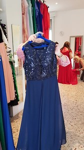 Ultime taglie: 46/48/50. Colore blu notte. Prezzo SCONTATO FINO AL 2/07: 259€. | Dea Party - abiti cerimonia & sposa