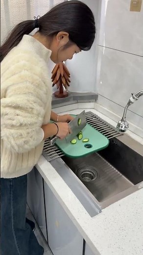 Sink drain roller shutter! Kitchen helper! Really good! 不积水易清洁，可折叠省空间，适配多尺寸水槽，能快速沥干餐具。 厨房好物 好物推荐 家