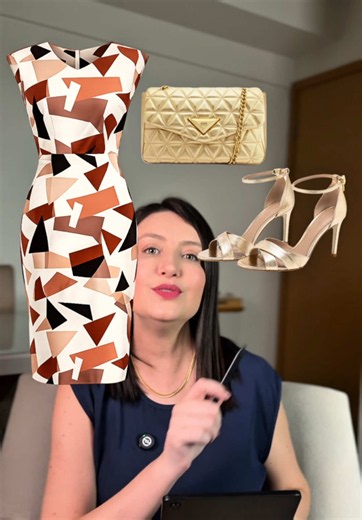 ✨ SALVE este vídeo para consultar sempre que quiser deixar seus vestidos mais elegantes. A combinação de cores faz mais diferença no visual do que a maioria das pessoas imagina. ✨ Qual dessas combinações mudou mais a sua percepção sobre o vestido? Comente abaixo a sua favorita! 💛 ✨ Siga @adrianavictorians para aprender a se vestir com mais elegância e sofisticação todos os dias. #modaelegante #consultoriadeimagem #estilofeminino #eleganciafeminina #dicasdeestilo