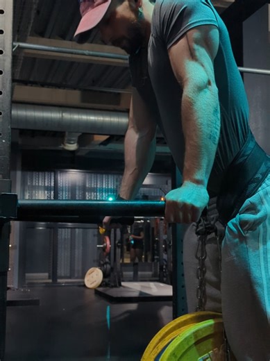 Plenty of sets with 65-50 kg. Focusing on hypertrophy and posture 🚂 #dips #calistenia #streetlifting #strength #hybridathlete