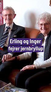 Trods flere blodpropper fejrer Inger og Erling nu jernbryllup❤️ Gammel kærlighed ruster ikke, forlyder det kendte ordsprog, og det kan ægteparret skrive under på. En sommeraften i 1952 stod Inger Iversen i sin blomstrede kjole ved sin cykel. Hun havde lige været i biografen med en høj fyr, men det var ikke ham hun tog hjem med. Trods alle odds var det i stedet Erling Iversen, der endte med hendes opmærksomhed, og sammen gik de hjem med deres cykler i hånden. Siden den dag har de været sammen, og
