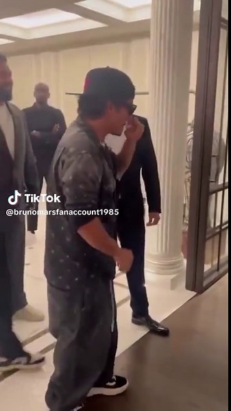 Bruno Mars Dances in France – See His Moves!