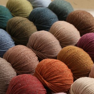 [Hot Item] Cashmere Yak Wool Yarn Lightweight Hand Knitting Yarn and Durable Crochet Yarn for Shawls