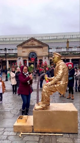How people react to the fake chips prank from the Naughty Goldman! #funny #prank #livingstatue