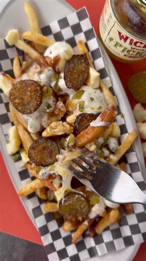 YOU need to try this ULTIMATE Dill Pickle Poutine. Cheesy, creamy and dill-Lucious. Let’s make this dill pickle poutine together with Kara #DillPickle #Poutine #makingfood #fyp