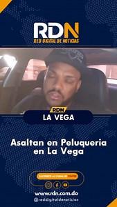 Luis Argenis Pascal, dueño de la peluquería Ferrari situada en el...