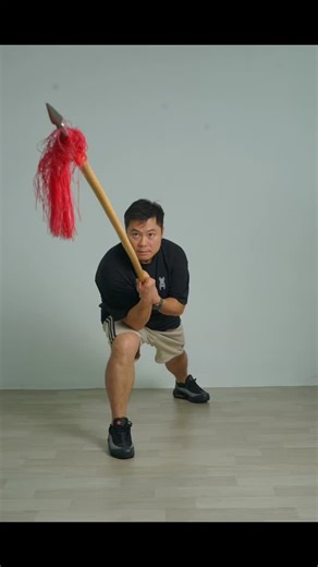 Wing Chun’s pole (Luk Dim Boon Gwun 六點半棍) training is more than just a form — it’s the foundation for all long weapons skill.The thrusting, power generation, and body mechanics we develop from Wing Chun pole can transfer directly to the use of spears, staffs, and other long weapons across different martial arts. The key lies in controlling the centerline, issuing power through proper body alignment, and maintaining forward intent. #martialarts #wingchun #wingchunpole | Leo Au Yeung