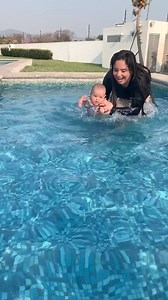 10K views · 62 reactions | #viral #CAIDA #alberca | Las mujeres mas hermosas | Facebook