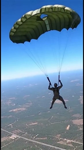 9000ft Air Force jump! 😳 Watch until the parachute opens…