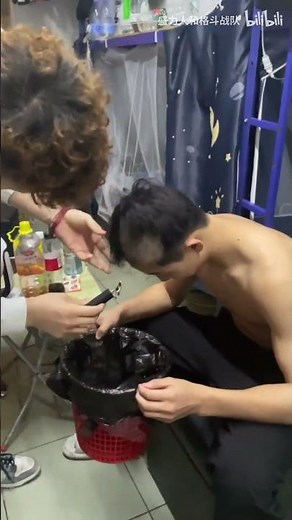 剃光头的少年们