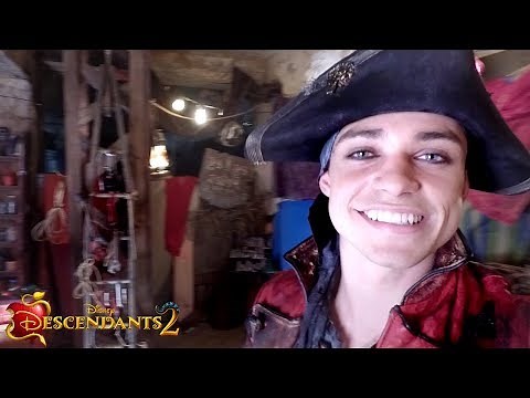 Isle of the Lost Set Tour with Thomas Doherty | Descendants 2