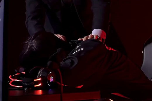 'they want to be viral for their stages' but their stages are never designed with that purpose. because the focus is clearly on promoting certain members. the choice of songs is also strange, like how they ignored la4 success and performed only s-class and god's menu. hollow too