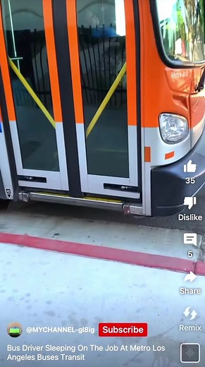 LA Metro Bus Driver Sleeps On The Job! 🙄😳🚌 #busdrivers #drivethebus #sleep #losangeles #citybus #publictransport #busstop #bus