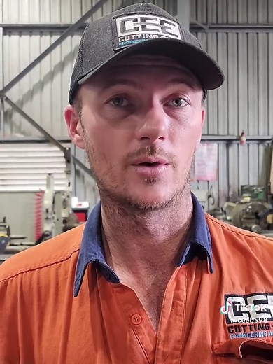 Hitachi ZX470 Cylinder Rebuild: Stuck Cylinder Challenges