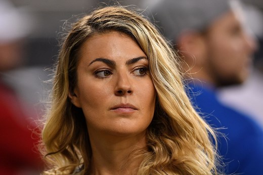 Amanda Balionis dons a blue bikini as she enjoys "summer vibes" in the pool