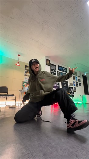규나 on Instagram: "⚡️ #choreography"