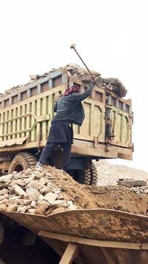 High Risk Job 🚧💥#ExtremeWork #DangerousMoments#dangerzone😬#riskybusiness#shortsfeed#stonecrushing