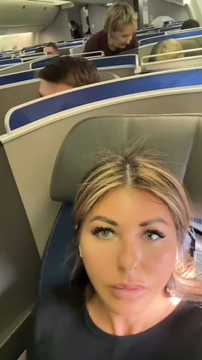 1.4K reactions · 1.1K comments | Help me find Mr seat 4L on United flight UA170 EWR to VCE… Can we not be SO LOUD? And this is coming from a Brooklyn girl that has a base volume of 10!!! Has this ever happened to you? How did you handle it???!!!??? #businessclasstravel #richmom #traveltiktok #newarkairport | Average Rich Housewife | Facebook
