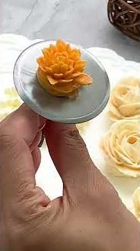 How to Pipe a Buttercream Chrysanthemum | Italian Meringue Buttercream #buttercreamflowerpiping