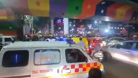 Wherever Modi holds rally and roadshow, his convoy makes a path for an ambulance and then Godi media post it.Here is the video from 2022 — an ambulance was stopped for 4 hours and when Modi convoy came, it was allowed to move.Modi painting = Ambulance