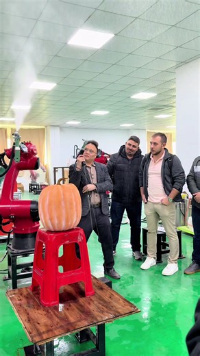 20 Kg Spraying Robot with 1.8 Meter Arm Span