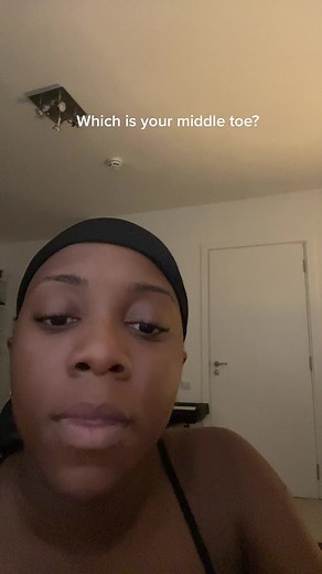 Exploring the Quirkiness of Middle Toes: Why Does It Feel Like the Middle Finger of My Feet?