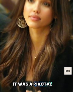 Circa 2007, Jessica Alba stood at the crossroads of fame and reinvention in Los Angeles. Fresh from Fantastic Four: Rise of the Silver Surfer, she graced red carpets from Beverly Hills to Cannes. Photographers like Mario Testino captured her effortless radiance, while Vanity Fair hailed her as a modern screen siren. Behind the glamour, Alba prepared to found The Honest Company, inspired by California’s eco-conscious movement. Her performances in Awake and Good Luck Chuck revealed maturity beyond