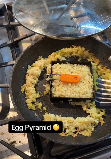 Delicious Persian Tadig with Egg Pyramid Recipe