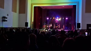 Mihai Trăistariu - Să cântăm chitara mea ( by Dan Spătaru ). 💜 💜 💜 O atmosferă de basm ... Ce frumos a fost aseară, la concertul de Ziua Femeii, de la Căminul cultural din localitatea Tulgheș, județul Harghita ! Iată ! 💜 | Mihai Trăistariu